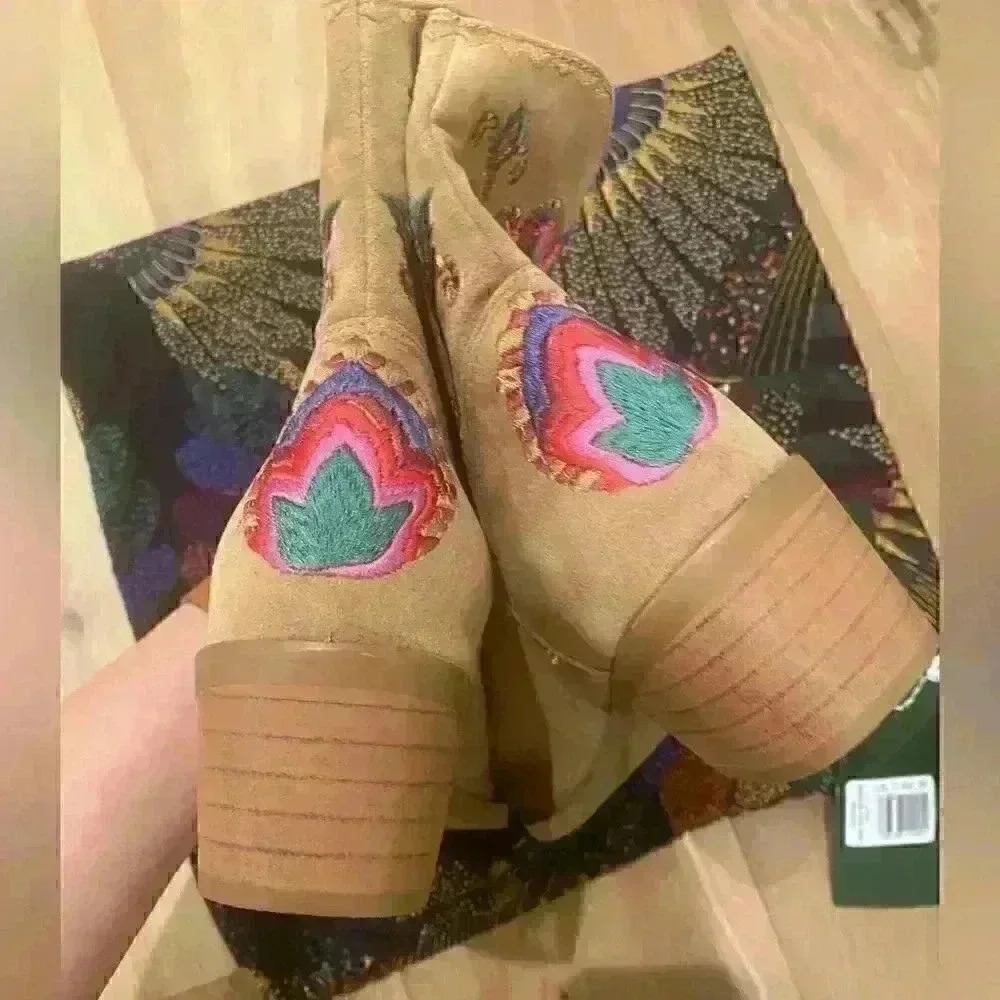 NWT FARM RIO CAMEL BOHO WESTERN
BOOT SZ 7 - Picture 6 of 9